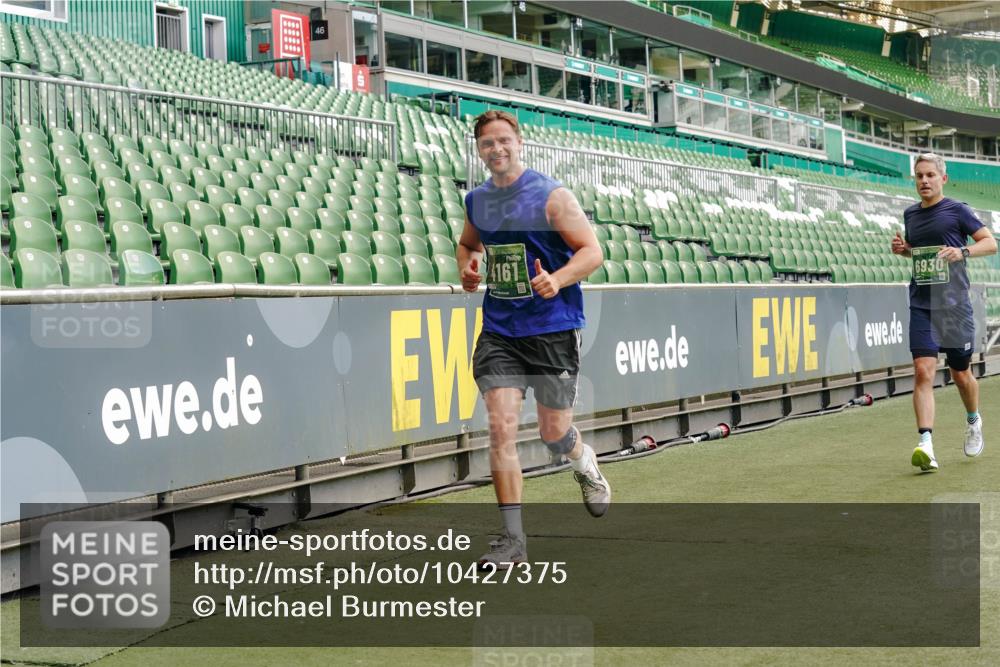 13.09.2026 - 21. swb-Marathon Bremen Michael Burmester http://msf.ph/oto/10427375 13.09.2026 13:02:32 Laufen im Stadion 150, 282, 440, 531, 722, 762, 930, 936, 940, 946, 1006, 1014, 1067, 1163, 1250, 1436, 1448, 1460, 1582, 1611, 1896, 2033, 2047, 2062, 2276, 2292, 2345, 2364, 2370, 2378, 2421, 2491, 2513, 2638, 2666, 2668, 2779, 2900, 2987, 3013, 3044, 3114, 3135, 3163, 3164, 3187, 3248, 3258, 3294, 3334, 3360, 3372, 3374, 3375, 3392, 3460, 3496, 3526, 3527, 3576, 3585, 3603, 3667, 3721, 3806, 3852, 3893, 3938, 3970, 3983, 4000, 4077, 4133, 4506, 4558 meine-sportfotos.de