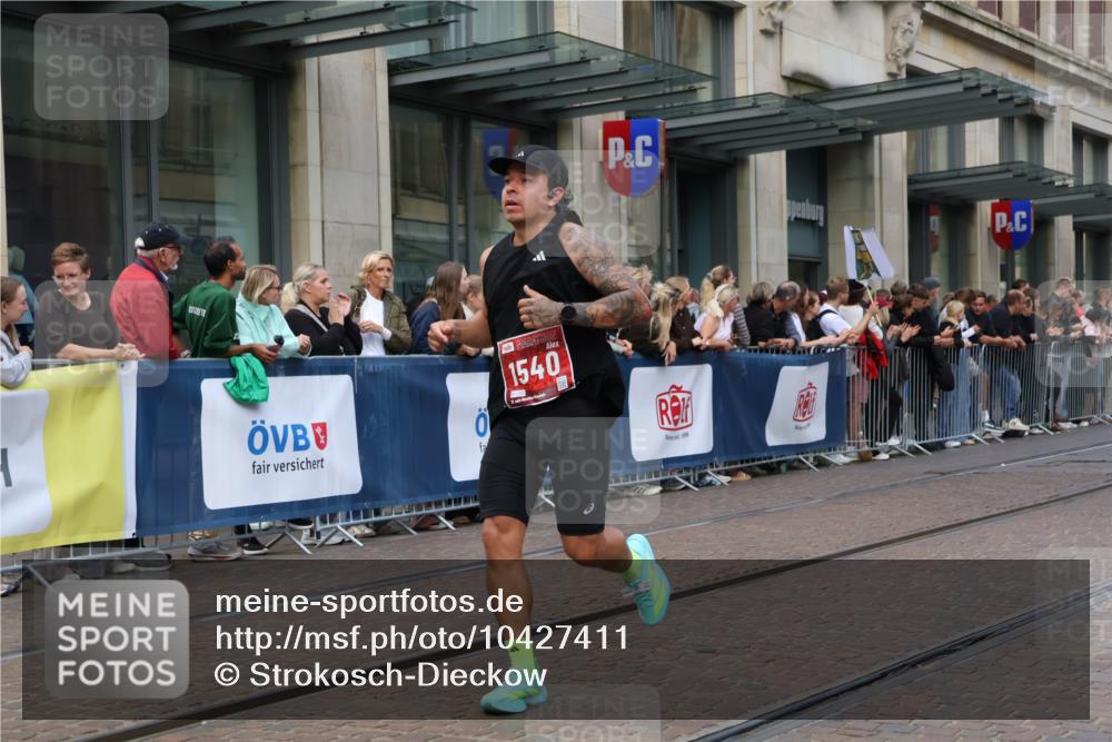 13.09.2026 - 21. swb-Marathon Bremen Strokosch-Dieckow http://msf.ph/oto/10427411 13.09.2026 13:07:17 Ziel 819, 969, 2135, 2706, 3043, 4743, 4852, 4990, 5570, 5976, 7558, 7803, 8060, 8098, 8467, 8611, 8737, 9035, 9356, 1540, 1863, 3043, 3118, 3794, 3973, 4808, 6053, 7636, 7876, 8980, 9708, 9927 meine-sportfotos.de