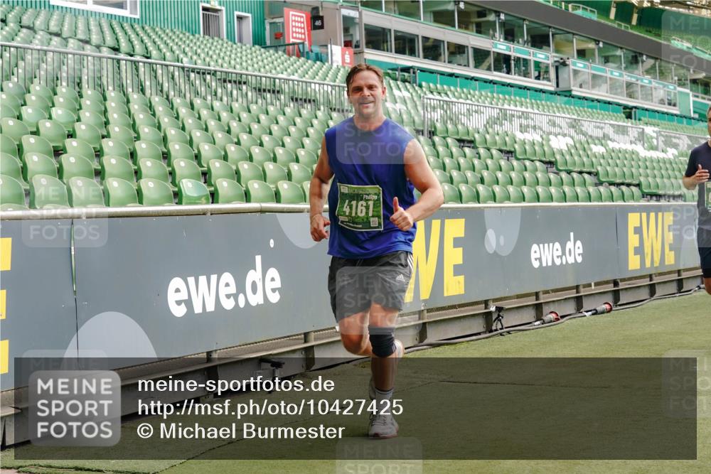 13.09.2026 - 21. swb-Marathon Bremen Michael Burmester http://msf.ph/oto/10427425 13.09.2026 13:02:32 Laufen im Stadion 150, 282, 440, 531, 722, 762, 930, 936, 940, 946, 1006, 1014, 1067, 1163, 1250, 1436, 1448, 1460, 1582, 1611, 1896, 2033, 2047, 2062, 2276, 2292, 2345, 2364, 2370, 2378, 2421, 2491, 2513, 2638, 2666, 2668, 2779, 2900, 2987, 3013, 3044, 3114, 3135, 3163, 3164, 3187, 3248, 3258, 3294, 3334, 3360, 3372, 3374, 3375, 3392, 3460, 3496, 3526, 3527, 3576, 3585, 3603, 3667, 3721, 3806, 3852, 3893, 3938, 3970, 3983, 4000, 4077, 4133, 4506, 4558 meine-sportfotos.de