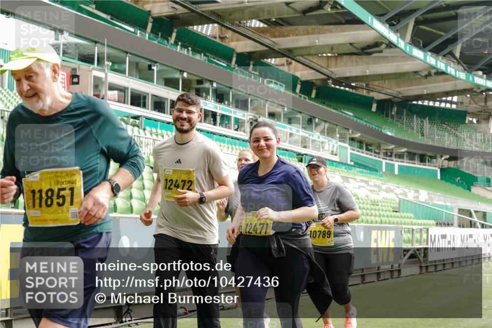 13.09.2026 - 21. swb-Marathon Bremen Michael Burmester http://msf.ph/oto/10427436 13.09.2026 10:51:42 Laufen im Stadion 10387, 10533, 10534, 10573, 10627, 10650, 10967, 10968, 11017, 11025, 11161, 11195, 11266, 11341, 11352, 11444, 11496, 11538, 11807, 12377, 12408, 12535, 12546, 10264, 10292, 10407, 10440, 10732, 10754, 10789, 10925, 11104, 11262, 11423, 11443, 11541, 11663, 11698, 11980, 12083, 12157, 12340, 12444, 12471, 12472, 12542, 12561 meine-sportfotos.de