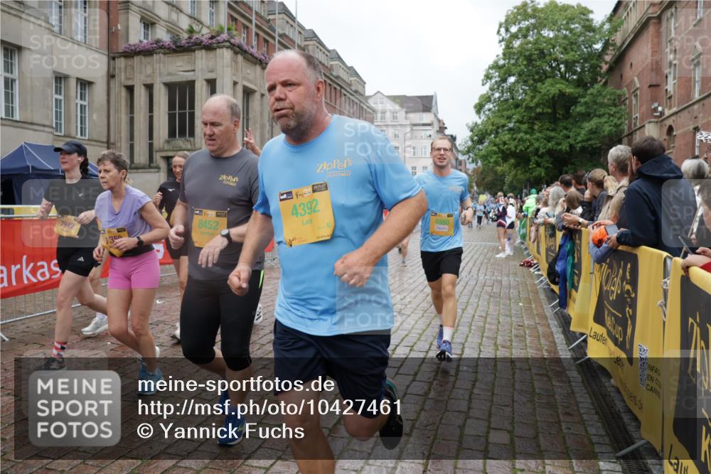13.09.2026 - Kiel Lauf Yannick Fuchs http://msf.ph/oto/10427461 13.09.2026 11:06:34 Ziel 219, 805, 3712, 4312, 4421, 5141, 7008, 7664, 9022, 9182, 9830, 10545, 11900, 12188, 12195, 458, 560, 631, 710, 799, 824, 1111, 1359, 2179, 2781, 2782, 3201, 3618, 3966, 4095, 4392, 4614, 4980, 5229, 5403, 5435, 6124, 6125, 6307, 6754, 7045, 7452, 7942, 8163, 8295, 8299, 8400, 8429, 8452, 9781, 10143, 10329, 10497, 10537, 10545, 10830, 10841, 11028, 11029, 11218, 11372, 12048, 12195, 12356, 12646, 12647, 12686, 2041, 3213, 6931, 7145, 7329, 8029, 8822, 9467, 9729, 799 meine-sportfotos.de