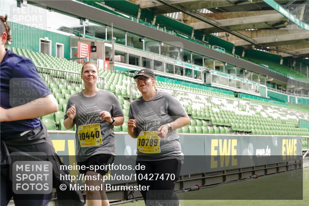 13.09.2026 - 21. swb-Marathon Bremen Michael Burmester http://msf.ph/oto/10427470 13.09.2026 10:51:43 Laufen im Stadion 10387, 10533, 10534, 10573, 10627, 10650, 10967, 10968, 11017, 11025, 11161, 11195, 11266, 11341, 11352, 11444, 11496, 11538, 11807, 12377, 12408, 12535, 12546, 10264, 10292, 10407, 10413, 10440, 10732, 10754, 10789, 10925, 11104, 11262, 11423, 11443, 11541, 11663, 11698, 11980, 12083, 12157, 12340, 12444, 12471, 12472, 12542, 12561 meine-sportfotos.de