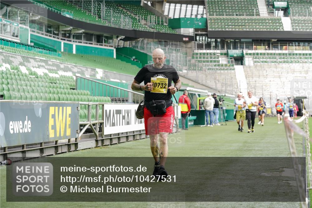 13.09.2026 - 21. swb-Marathon Bremen Michael Burmester http://msf.ph/oto/10427531 13.09.2026 10:51:50 Laufen im Stadion 10387, 10533, 10534, 10573, 10650, 10967, 10968, 11017, 11025, 11161, 11195, 11341, 11352, 11444, 11496, 11538, 11807, 12377, 12408, 12535, 12546, 10264, 10292, 10407, 10413, 10440, 10732, 10754, 10789, 10925, 11104, 11254, 11262, 11423, 11443, 11541, 11663, 11698, 11851, 11942, 11980, 12083, 12157, 12340, 12444, 12471, 12472, 12542, 12561 meine-sportfotos.de