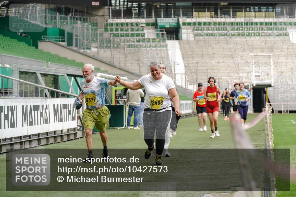 13.09.2026 - 21. swb-Marathon Bremen Michael Burmester http://msf.ph/oto/10427573 13.09.2026 10:52:00 Laufen im Stadion 10317, 10387, 10533, 10534, 10573, 10650, 10967, 10968, 11017, 11025, 11161, 11195, 11341, 11352, 11444, 11496, 11538, 11807, 12377, 12408, 12535, 12546, 10264, 10292, 10407, 10413, 10440, 10732, 10754, 10789, 10925, 11104, 11254, 11262, 11423, 11443, 11541, 11663, 11698, 11851, 11942, 11980, 12083, 12157, 12340, 12444, 12471, 12472, 12542, 12561 meine-sportfotos.de
