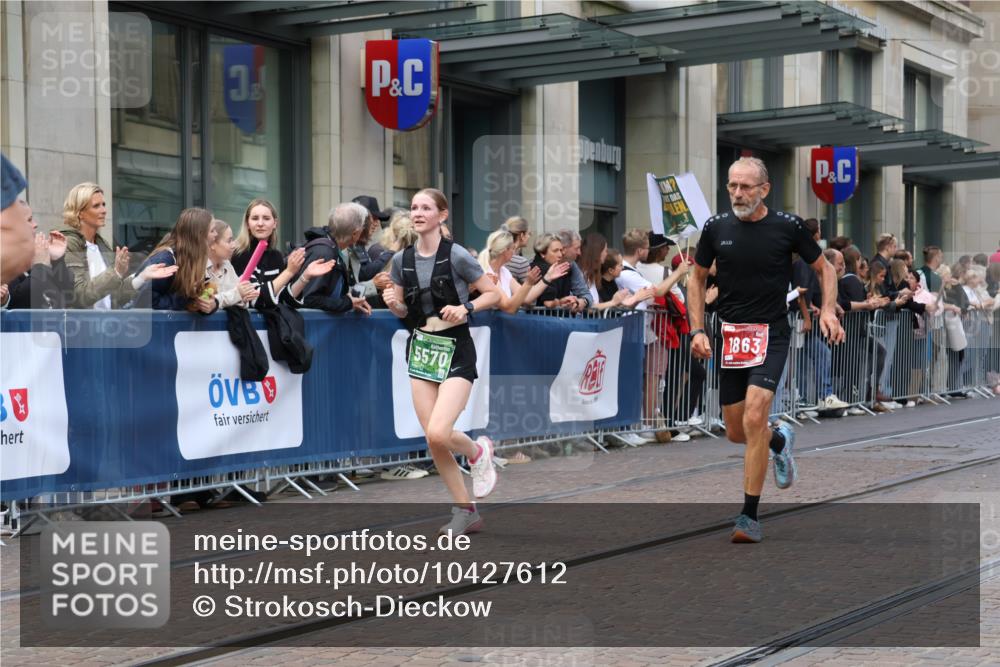 13.09.2026 - 21. swb-Marathon Bremen Strokosch-Dieckow http://msf.ph/oto/10427612 13.09.2026 13:07:26 Ziel 819, 969, 2135, 4732, 4852, 4990, 5570, 5976, 7558, 7803, 8611, 8737, 9035, 9356, 1540, 1863, 2706, 3043, 3118, 4743, 4808, 6053, 7636, 7876, 8060, 8098, 8467, 8980, 9927 meine-sportfotos.de
