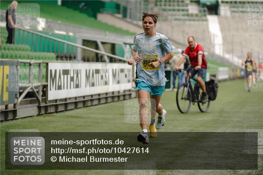 13.09.2026 - 21. swb-Marathon Bremen Michael Burmester http://msf.ph/oto/10427614 13.09.2026 10:18:22 Laufen im Stadion 11652, 12457, 12458, 13504, 13510, 13522, 13533, 13534, 13536, 13543, 13550, 13554, 13561, 13564, 13569, 13571, 13572, 13573, 13576, 13579, 13581, 13582, 13599, 13602, 13603, 13604, 13618, 13622, 13630, 13632, 13638, 13639, 13643, 13525, 13627 meine-sportfotos.de