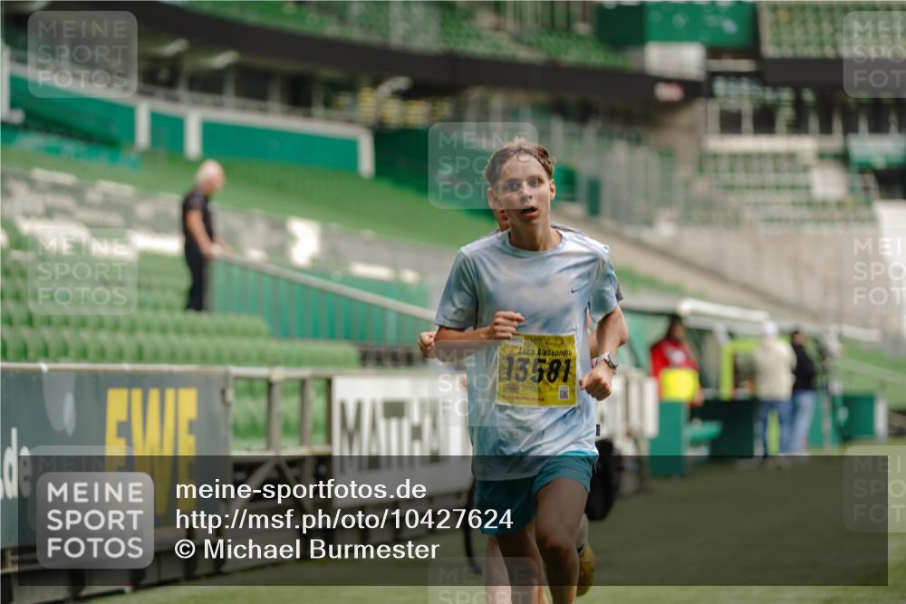 13.09.2026 - 21. swb-Marathon Bremen Michael Burmester http://msf.ph/oto/10427624 13.09.2026 10:18:22 Laufen im Stadion 11652, 12457, 12458, 13504, 13510, 13522, 13533, 13534, 13536, 13543, 13550, 13554, 13561, 13564, 13569, 13571, 13572, 13573, 13576, 13579, 13581, 13582, 13599, 13602, 13603, 13604, 13618, 13622, 13630, 13632, 13638, 13639, 13643, 13525, 13627 meine-sportfotos.de