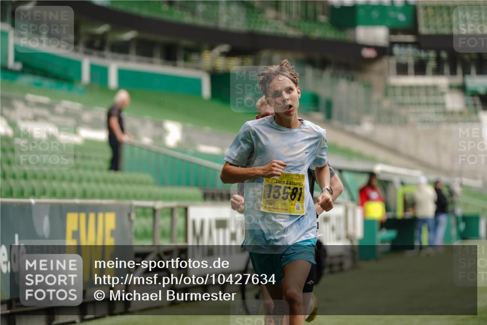13.09.2026 - 21. swb-Marathon Bremen Michael Burmester http://msf.ph/oto/10427634 13.09.2026 10:18:23 Laufen im Stadion 11652, 12457, 12458, 13504, 13510, 13522, 13533, 13534, 13536, 13543, 13550, 13554, 13561, 13564, 13569, 13571, 13572, 13573, 13576, 13579, 13581, 13582, 13599, 13602, 13603, 13604, 13618, 13622, 13630, 13632, 13638, 13639, 13643, 13525, 13627 meine-sportfotos.de