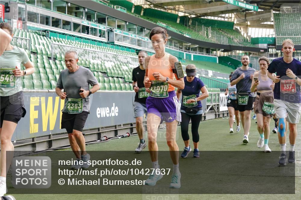 13.09.2026 - 21. swb-Marathon Bremen Michael Burmester http://msf.ph/oto/10427637 13.09.2026 13:25:52 Laufen im Stadion 202, 213, 294, 505, 530, 543, 645, 723, 815, 818, 833, 966, 1077, 1283, 1410, 1443, 1459, 1463, 1473, 1487, 1491, 1504, 1515, 1530, 1561, 1618, 1744, 1828, 1830, 1953, 2058, 2059, 2211, 2267, 2271, 2273, 2298, 2308, 2354, 2382, 2384, 2428, 2497, 2506, 2508, 2554, 2558, 2576, 2591, 2592, 2644, 2656, 2675, 2752, 2762, 2817, 2833, 2878, 2896, 2965, 2970, 2981, 3005, 3047, 3062, 3097, 3142, 3172, 3211, 3259, 3298, 3306, 3329, 3359, 3390, 3433, 3629 meine-sportfotos.de