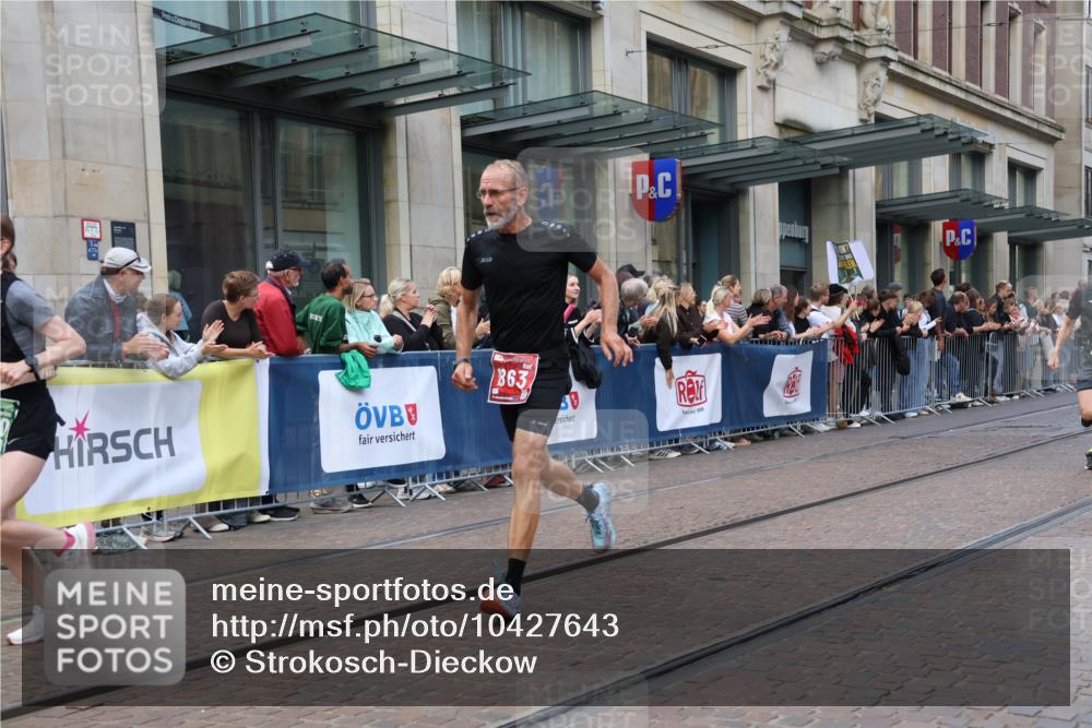 13.09.2026 - 21. swb-Marathon Bremen Strokosch-Dieckow http://msf.ph/oto/10427643 13.09.2026 13:07:27 Ziel 819, 969, 2135, 4732, 4852, 4990, 5570, 5976, 7558, 7803, 8611, 8737, 9035, 9356, 1540, 1863, 2706, 3043, 3118, 4743, 4808, 6053, 7636, 7876, 8060, 8098, 8467, 8980, 9927 meine-sportfotos.de