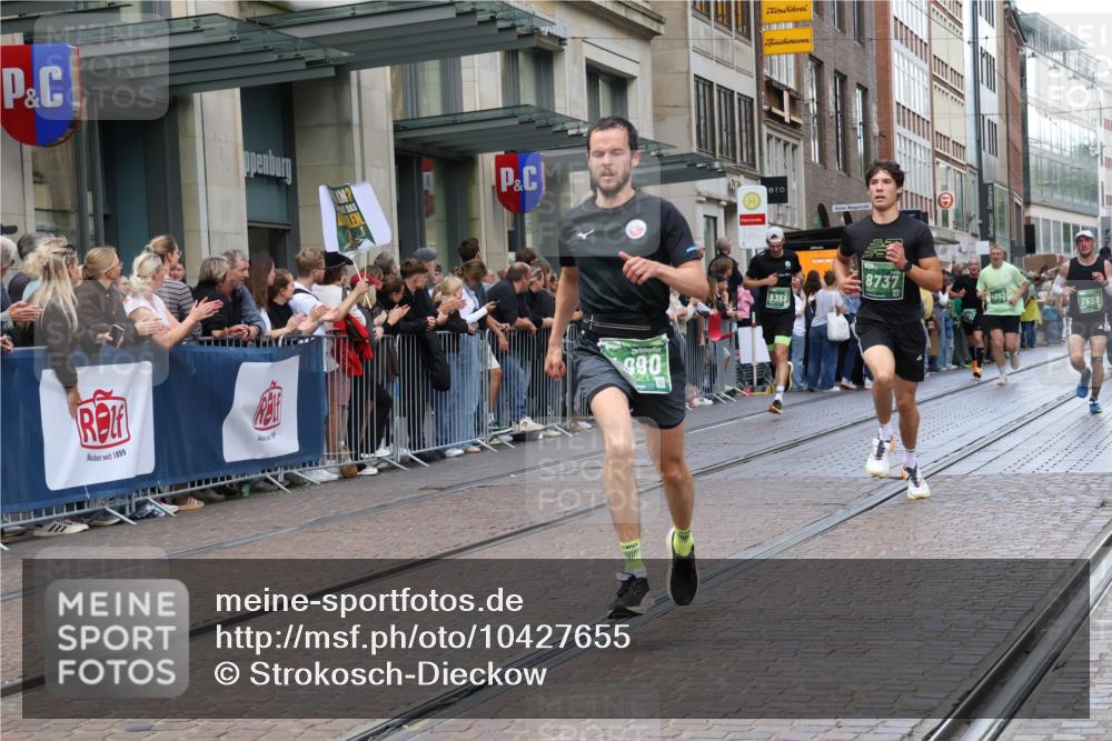 13.09.2026 - 21. swb-Marathon Bremen Strokosch-Dieckow http://msf.ph/oto/10427655 13.09.2026 13:07:28 Ziel 819, 969, 2135, 4732, 4852, 4990, 5570, 5976, 7558, 7803, 8611, 8737, 9035, 9356, 13160, 1540, 1863, 2706, 3043, 3118, 4743, 4808, 6053, 7636, 7876, 8060, 8098, 8467, 8980, 9927 meine-sportfotos.de