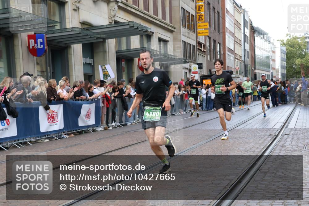 13.09.2026 - 21. swb-Marathon Bremen Strokosch-Dieckow http://msf.ph/oto/10427665 13.09.2026 13:07:28 Ziel 819, 969, 2135, 4732, 4852, 4990, 5570, 5976, 7558, 7803, 8611, 8737, 9035, 9356, 13160, 1540, 1863, 2706, 3043, 3118, 4743, 4808, 6053, 7636, 7876, 8060, 8098, 8467, 8980, 9927 meine-sportfotos.de