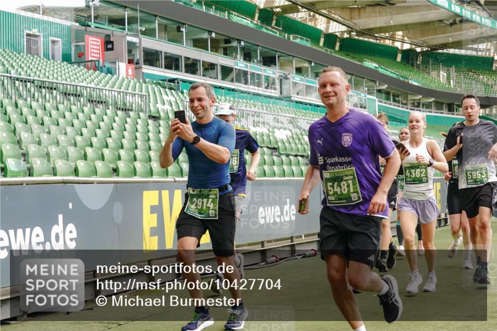 13.09.2026 - 21. swb-Marathon Bremen Michael Burmester http://msf.ph/oto/10427704 13.09.2026 13:02:40 Laufen im Stadion 150, 282, 531, 596, 722, 762, 930, 936, 940, 946, 1006, 1014, 1067, 1163, 1250, 1436, 1448, 1458, 1460, 1582, 1611, 1896, 2033, 2047, 2062, 2276, 2292, 2345, 2364, 2378, 2421, 2491, 2513, 2625, 2638, 2666, 2668, 2779, 2900, 2934, 2987, 3013, 3044, 3114, 3135, 3163, 3164, 3187, 3248, 3258, 3294, 3334, 3360, 3372, 3374, 3392, 3460, 3496, 3510, 3526, 3527, 3576, 3585, 3597, 3603, 3667, 3721, 3806, 3846, 3852, 3859, 3893, 3938, 3970, 3983, 4000, 4077, 4133, 4506, 4558 meine-sportfotos.de