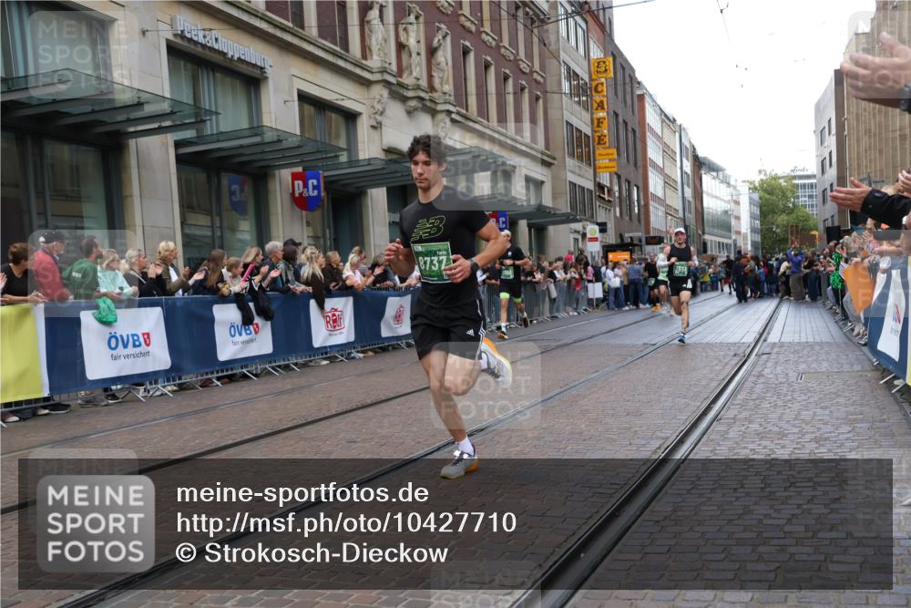 13.09.2026 - 21. swb-Marathon Bremen Strokosch-Dieckow http://msf.ph/oto/10427710 13.09.2026 13:07:29 Ziel 819, 969, 2135, 4732, 4852, 4990, 5570, 5976, 7558, 7803, 8611, 8737, 9035, 9356, 13160, 1863, 2706, 3043, 3118, 4743, 4808, 6053, 7636, 7803, 7876, 8060, 8098, 8467, 8980, 9927 meine-sportfotos.de