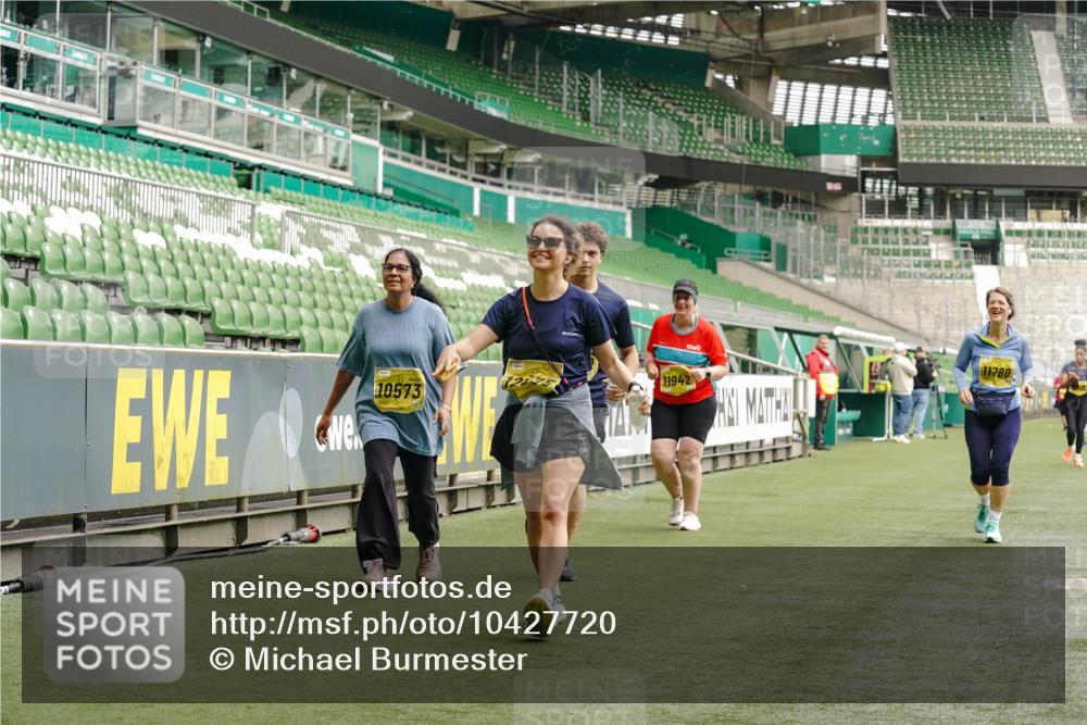 13.09.2026 - 21. swb-Marathon Bremen Michael Burmester http://msf.ph/oto/10427720 13.09.2026 10:52:16 Laufen im Stadion 10317, 10387, 10533, 10534, 10650, 10967, 10968, 11017, 11025, 11161, 11195, 11341, 11352, 11444, 11496, 11538, 11807, 12377, 12408, 12535, 12546, 10264, 10292, 10407, 10413, 10440, 10732, 10754, 10789, 10925, 11104, 11254, 11262, 11423, 11443, 11541, 11663, 11698, 11712, 11851, 11942, 11980, 12083, 12340, 12444, 12471, 12472, 12542, 12561 meine-sportfotos.de