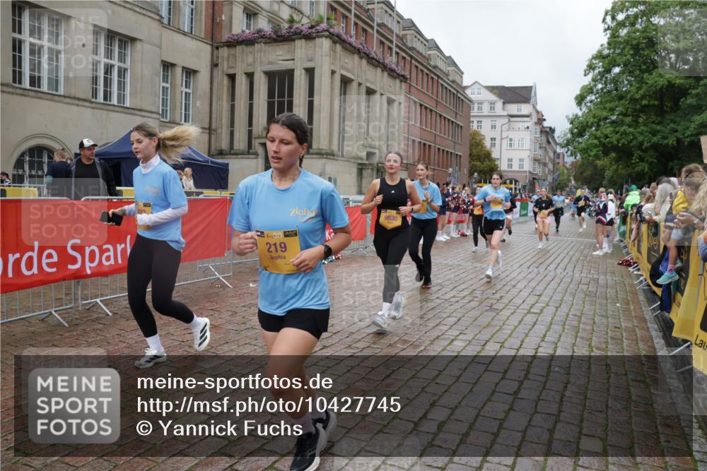 13.09.2026 - Kiel Lauf Yannick Fuchs http://msf.ph/oto/10427745 13.09.2026 11:07:06 Ziel 102, 1294, 1894, 3004, 3401, 4945, 5527, 6265, 6541, 6734, 7741, 8911, 10591, 10977, 11481, 219, 2041, 3213, 3712, 4312, 4421, 4683, 5565, 6931, 7008, 7145, 7329, 7664, 8029, 8704, 8822, 9022, 9218, 9467, 9729, 9830, 11559, 12188, 583, 733, 885, 1344, 1587, 2305, 4214, 5123, 5561, 5901, 6726, 9125, 10762, 10924, 11443, 12184, 12412, 219, 805, 3712, 5141, 9022, 9182, 9830, 10545, 11900, 12188, 12195 meine-sportfotos.de