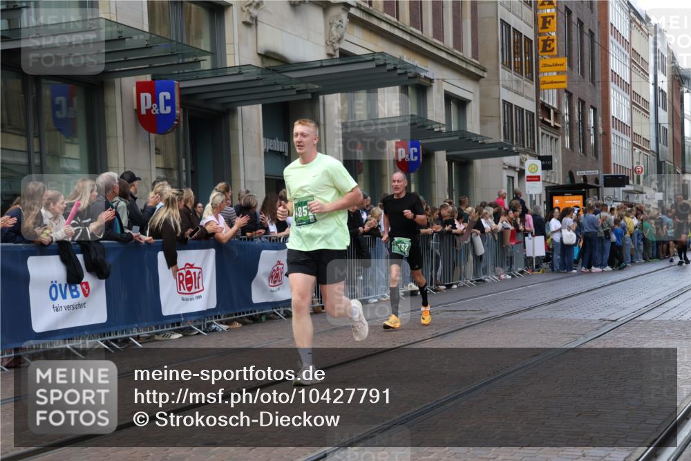 13.09.2026 - 21. swb-Marathon Bremen Strokosch-Dieckow http://msf.ph/oto/10427791 13.09.2026 13:07:34 Ziel 969, 4732, 4852, 4990, 5976, 6692, 7558, 8737, 9356, 13091, 13160, 819, 1863, 2135, 2706, 3043, 3118, 4743, 4808, 5570, 5976, 7803, 8060, 8098, 8467, 8611, 8980, 9035 meine-sportfotos.de