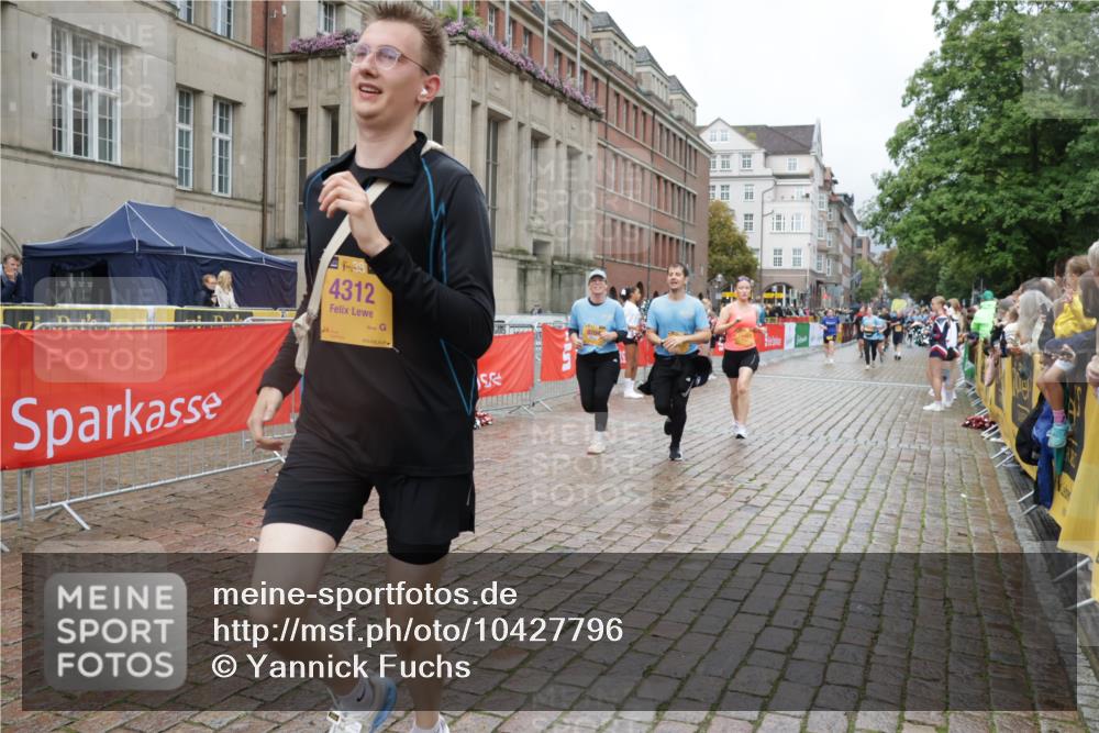 13.09.2026 - Kiel Lauf Yannick Fuchs http://msf.ph/oto/10427796 13.09.2026 11:07:12 Ziel 102, 583, 1294, 2305, 3004, 3401, 5527, 6265, 6726, 6734, 7741, 9125, 10762, 10977, 11481, 12412, 1894, 2041, 3213, 3401, 4312, 4683, 4945, 5565, 6541, 6931, 7145, 7329, 7664, 7741, 8029, 8704, 8822, 8911, 9218, 9467, 9729, 10591, 11559, 733, 885, 1344, 1587, 1601, 4214, 5123, 5561, 5901, 6380, 10924, 11443, 12184, 219, 3712, 4312, 4421, 5565, 7008, 7664, 8704, 9022, 9830, 11559, 12188 meine-sportfotos.de
