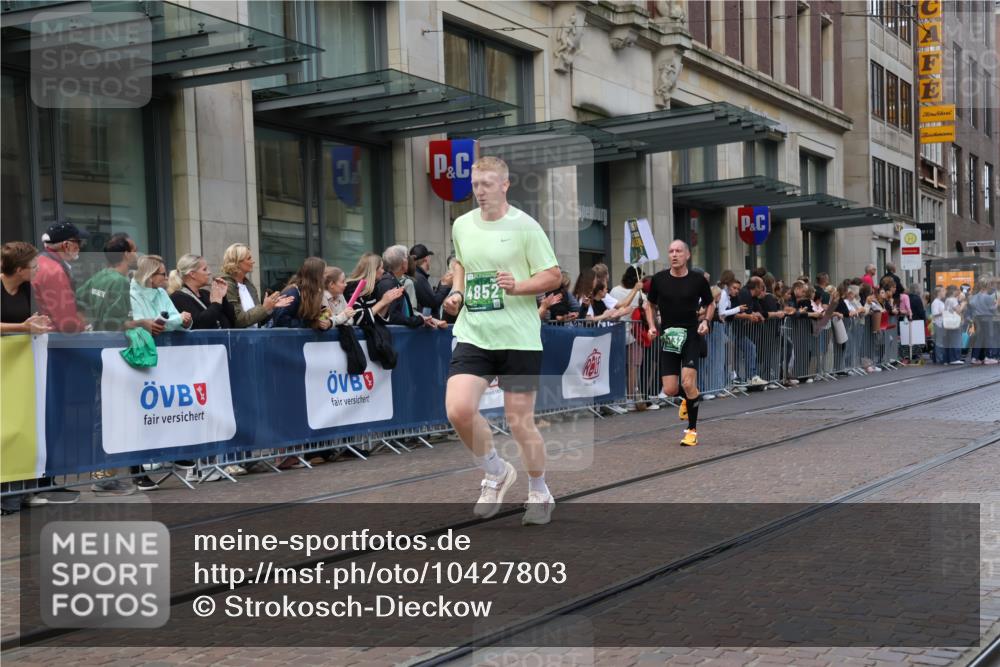 13.09.2026 - 21. swb-Marathon Bremen Strokosch-Dieckow http://msf.ph/oto/10427803 13.09.2026 13:07:34 Ziel 969, 4732, 4852, 4990, 5976, 6692, 7558, 8737, 9356, 13091, 13160, 819, 1863, 2135, 2706, 3043, 3118, 4743, 4808, 5570, 5976, 7803, 8060, 8098, 8467, 8611, 8980, 9035 meine-sportfotos.de