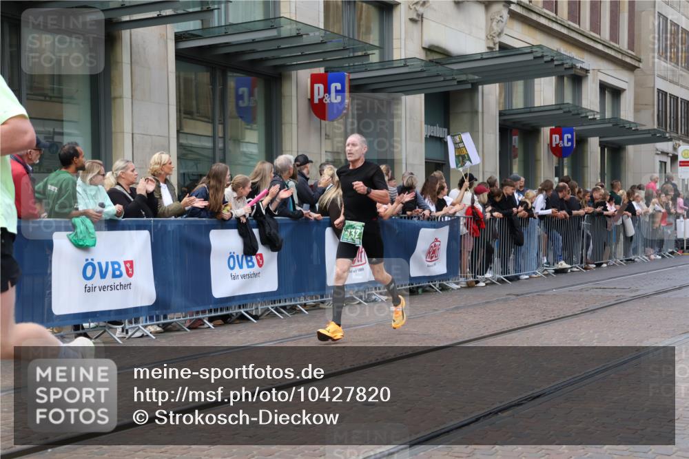 13.09.2026 - 21. swb-Marathon Bremen Strokosch-Dieckow http://msf.ph/oto/10427820 13.09.2026 13:07:35 Ziel 969, 4732, 4852, 4990, 6692, 7558, 8737, 9356, 13091, 13160, 819, 2135, 2706, 3043, 3118, 4743, 4808, 4990, 5570, 5976, 7803, 8060, 8098, 8467, 8611, 8980, 9035 meine-sportfotos.de