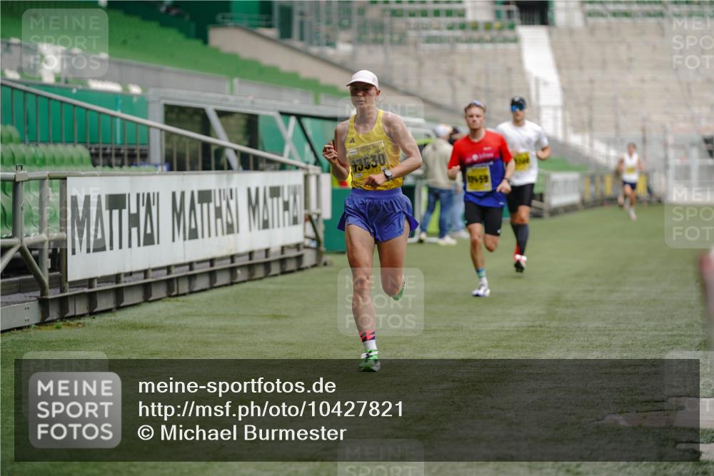 13.09.2026 - 21. swb-Marathon Bremen Michael Burmester http://msf.ph/oto/10427821 13.09.2026 10:18:48 Laufen im Stadion 10366, 10475, 11481, 11652, 12457, 12458, 13504, 13522, 13530, 13533, 13534, 13536, 13541, 13543, 13550, 13554, 13561, 13564, 13569, 13571, 13572, 13573, 13581, 13582, 13599, 13602, 13603, 13604, 13618, 13622, 13630, 13632, 13638, 13639, 13643, 13525, 13627 meine-sportfotos.de