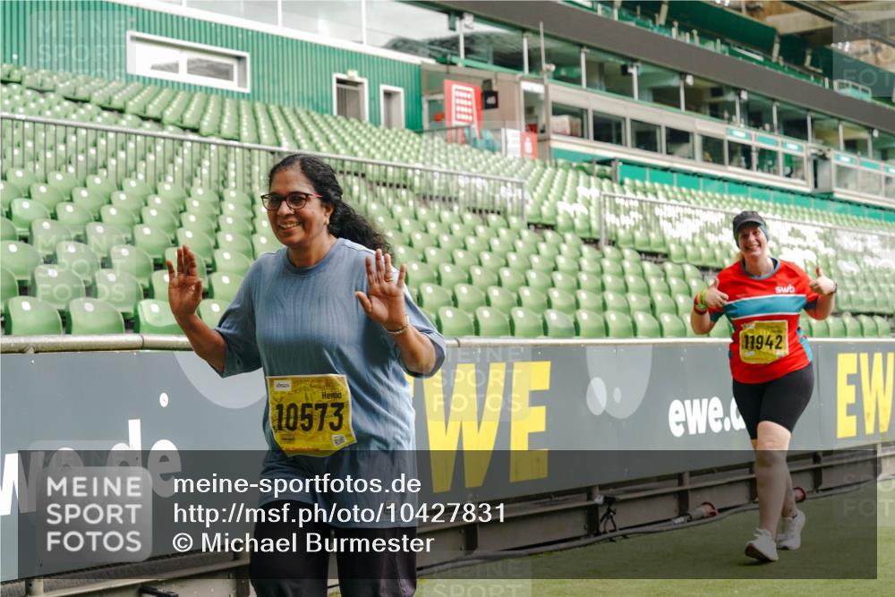 13.09.2026 - 21. swb-Marathon Bremen Michael Burmester http://msf.ph/oto/10427831 13.09.2026 10:52:21 Laufen im Stadion 10317, 10387, 10533, 10534, 10650, 10967, 10968, 11017, 11025, 11161, 11195, 11341, 11352, 11444, 11496, 11538, 11807, 12377, 12408, 12416, 12535, 12546, 10264, 10292, 10407, 10413, 10440, 10732, 10754, 10789, 10925, 11104, 11254, 11262, 11423, 11443, 11541, 11698, 11712, 11851, 11942, 11980, 12083, 12440, 12444, 12471, 12472, 12542, 12561 meine-sportfotos.de