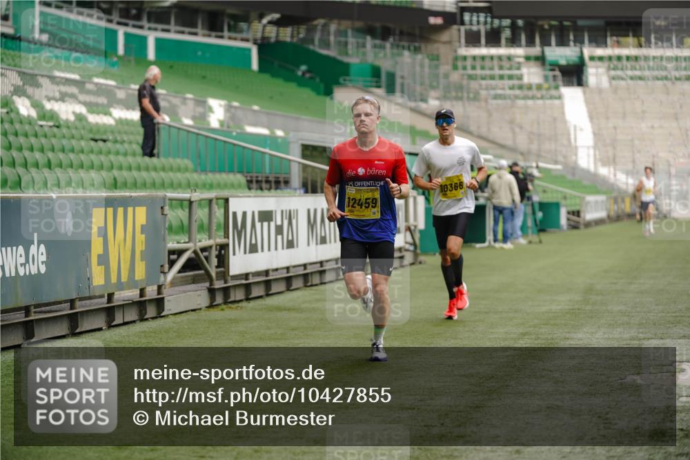 13.09.2026 - 21. swb-Marathon Bremen Michael Burmester http://msf.ph/oto/10427855 13.09.2026 10:18:51 Laufen im Stadion 10366, 10475, 11481, 11652, 12457, 12458, 13504, 13530, 13533, 13534, 13536, 13541, 13543, 13550, 13554, 13561, 13564, 13569, 13571, 13572, 13573, 13581, 13582, 13599, 13602, 13603, 13604, 13618, 13622, 13630, 13632, 13638, 13639, 13643, 13525, 13627 meine-sportfotos.de
