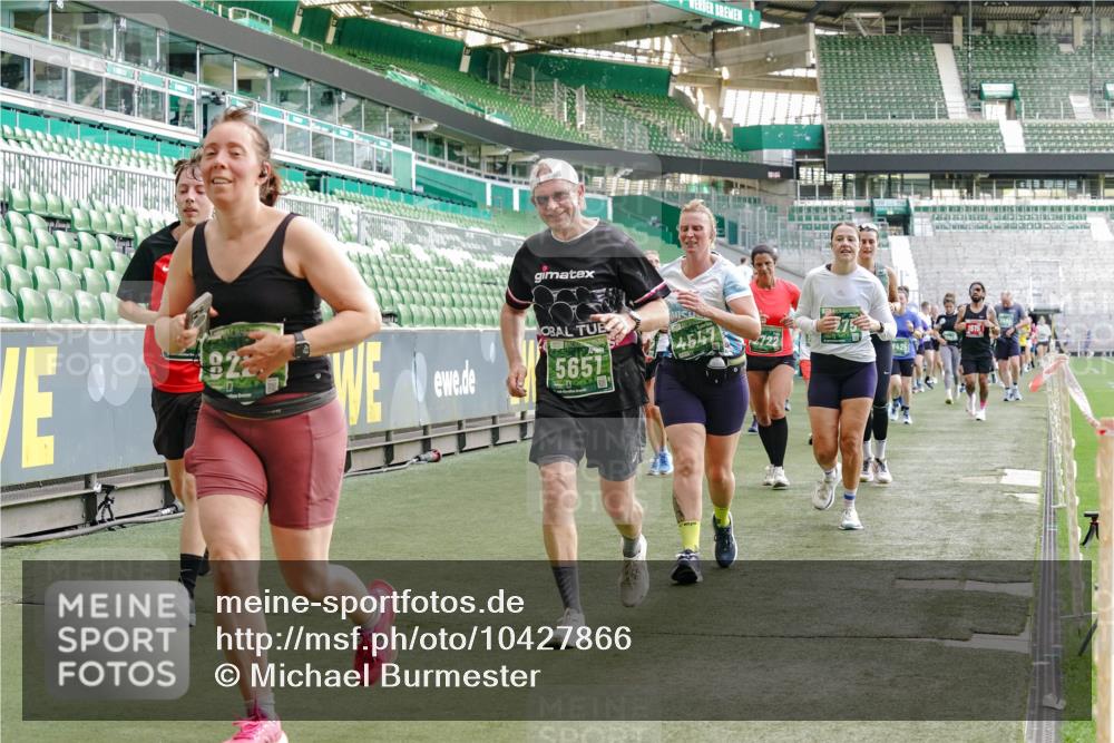 13.09.2026 - 21. swb-Marathon Bremen Michael Burmester http://msf.ph/oto/10427866 13.09.2026 13:26:00 Laufen im Stadion 202, 213, 294, 390, 505, 530, 543, 645, 723, 815, 818, 833, 966, 1077, 1283, 1410, 1443, 1459, 1473, 1487, 1491, 1504, 1515, 1530, 1561, 1618, 1744, 1828, 1830, 1953, 2058, 2059, 2211, 2267, 2271, 2273, 2298, 2308, 2309, 2354, 2382, 2384, 2428, 2497, 2506, 2508, 2554, 2558, 2576, 2582, 2591, 2592, 2644, 2656, 2675, 2752, 2762, 2817, 2833, 2878, 2896, 2965, 2970, 2981, 3005, 3047, 3062, 3084, 3097, 3142, 3172, 3211, 3259, 3306, 3329, 3359, 3390, 3433, 3629 meine-sportfotos.de