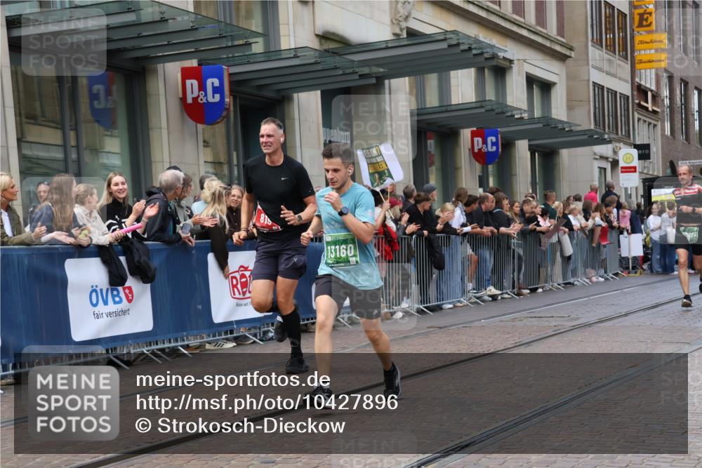 13.09.2026 - 21. swb-Marathon Bremen Strokosch-Dieckow http://msf.ph/oto/10427896 13.09.2026 13:07:43 Ziel 2098, 2266, 2844, 4732, 6692, 13091, 13160, 819, 969, 2135, 2706, 4743, 4852, 4990, 5570, 5976, 7558, 7803, 8060, 8098, 8467, 8611, 8737, 9035, 9356 meine-sportfotos.de