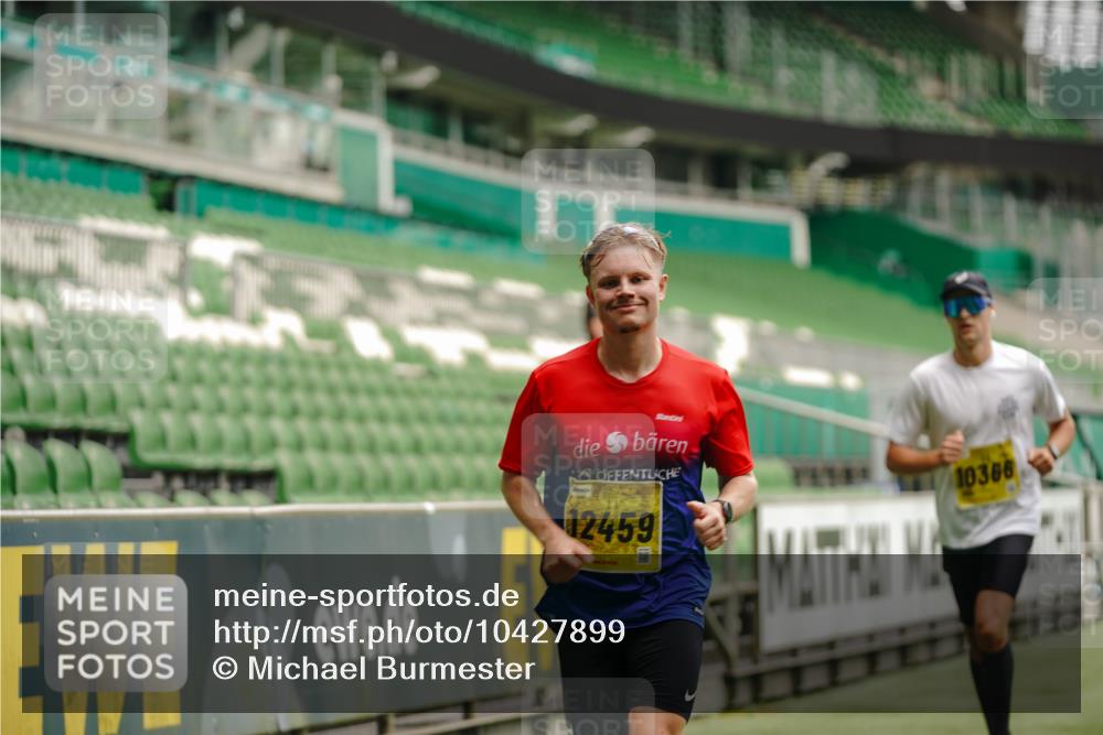 13.09.2026 - 21. swb-Marathon Bremen Michael Burmester http://msf.ph/oto/10427899 13.09.2026 10:18:53 Laufen im Stadion 10366, 10475, 11481, 11652, 12457, 12458, 13504, 13530, 13533, 13534, 13536, 13541, 13543, 13550, 13554, 13561, 13564, 13571, 13572, 13573, 13581, 13582, 13599, 13602, 13603, 13604, 13618, 13622, 13630, 13632, 13638, 13639, 13643, 13525, 13627 meine-sportfotos.de