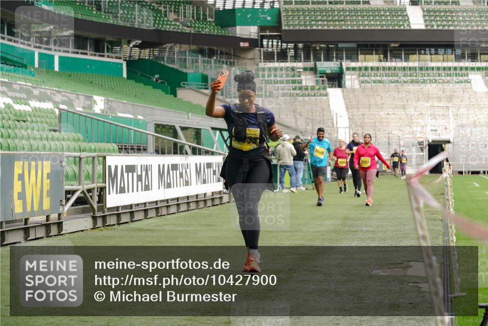 13.09.2026 - 21. swb-Marathon Bremen Michael Burmester http://msf.ph/oto/10427900 13.09.2026 10:52:27 Laufen im Stadion 10317, 10387, 10533, 10534, 10650, 10967, 10968, 11017, 11025, 11161, 11195, 11341, 11352, 11444, 11496, 11538, 11807, 12377, 12408, 12416, 12535, 12546, 10264, 10292, 10407, 10413, 10440, 10732, 10754, 10789, 10925, 11254, 11262, 11423, 11443, 11541, 11698, 11712, 11851, 11942, 11980, 12083, 12440, 12444, 12471, 12472, 12542, 12561 meine-sportfotos.de