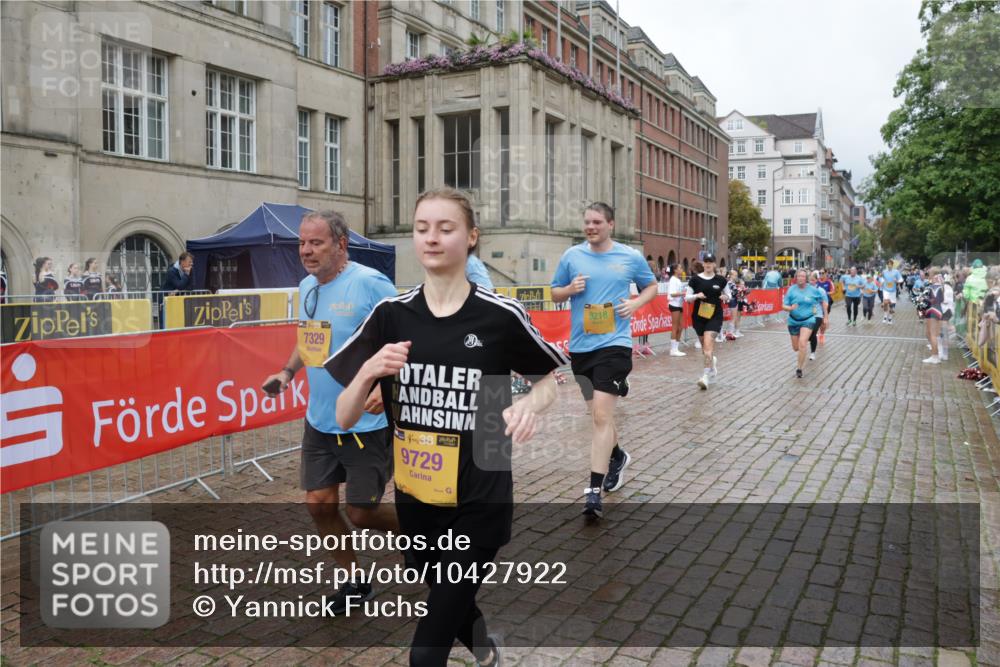13.09.2026 - Kiel Lauf Yannick Fuchs http://msf.ph/oto/10427922 13.09.2026 11:07:29 Ziel 733, 885, 1344, 1587, 1601, 2905, 4214, 5123, 5138, 5542, 5901, 6380, 7625, 9064, 10924, 11443, 12184, 102, 583, 1294, 1894, 2305, 3004, 3401, 4683, 4945, 5527, 5561, 5901, 6265, 6541, 6726, 6734, 7329, 7741, 8911, 9125, 9218, 9729, 10591, 10762, 10977, 11481, 12412, 311, 356, 656, 660, 1136, 1637, 2940, 3986, 4983, 5095, 5139, 5554, 5638, 6086, 6690, 6727, 7035, 9604, 10244, 10873, 11015, 11407, 12013, 12267, 12706, 12730, 2041, 3213, 4683, 4945, 6931, 8029, 8822 meine-sportfotos.de