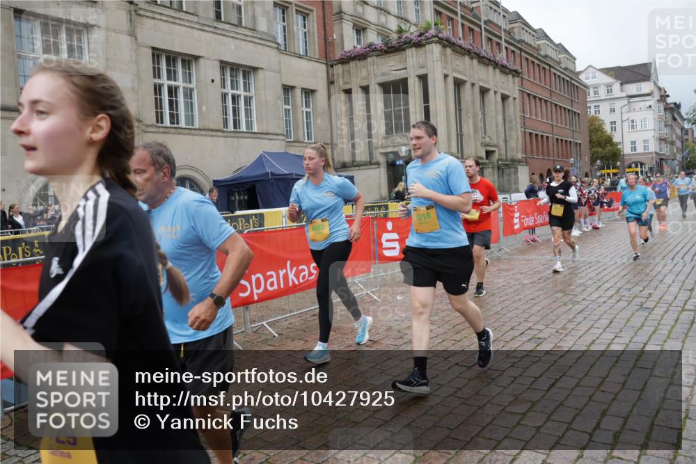 13.09.2026 - Kiel Lauf Yannick Fuchs http://msf.ph/oto/10427925 13.09.2026 11:07:29 Ziel 733, 885, 1344, 1587, 1601, 2905, 4214, 5123, 5138, 5542, 5901, 6380, 7625, 9064, 10924, 11443, 12184, 102, 583, 1294, 1894, 2305, 3004, 3401, 4683, 4945, 5527, 5561, 5901, 6265, 6541, 6726, 6734, 7329, 7741, 8911, 9125, 9218, 9729, 10591, 10762, 10977, 11481, 12412, 311, 356, 656, 660, 1136, 1637, 2940, 3986, 4983, 5095, 5139, 5554, 5638, 6086, 6690, 6727, 7035, 9604, 10244, 10873, 11015, 11407, 12013, 12267, 12706, 12730, 2041, 3213, 4683, 4945, 6931, 8029, 8822 meine-sportfotos.de