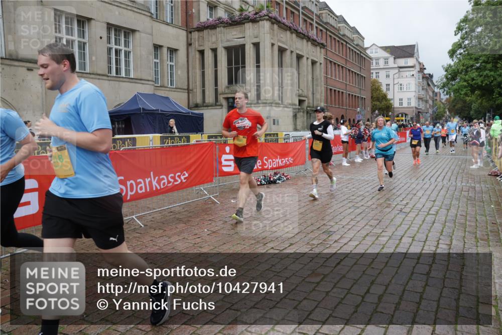 13.09.2026 - Kiel Lauf Yannick Fuchs http://msf.ph/oto/10427941 13.09.2026 11:07:30 Ziel 733, 885, 1344, 1587, 1601, 2905, 4214, 5123, 5138, 5139, 5542, 5554, 5638, 6380, 6690, 7625, 9064, 10924, 11443, 12184, 12706, 102, 583, 1294, 1894, 2305, 3004, 3401, 4683, 4945, 5527, 5561, 5901, 6265, 6541, 6726, 6734, 7741, 8911, 9125, 9218, 10591, 10762, 10924, 10977, 11481, 12412, 94, 311, 356, 656, 660, 1136, 1637, 2940, 3986, 4983, 5095, 6086, 6727, 7035, 9604, 10244, 10873, 11015, 11407, 12013, 12267, 12730, 1894, 2041, 3213, 4683, 4945, 6931, 8822 meine-sportfotos.de