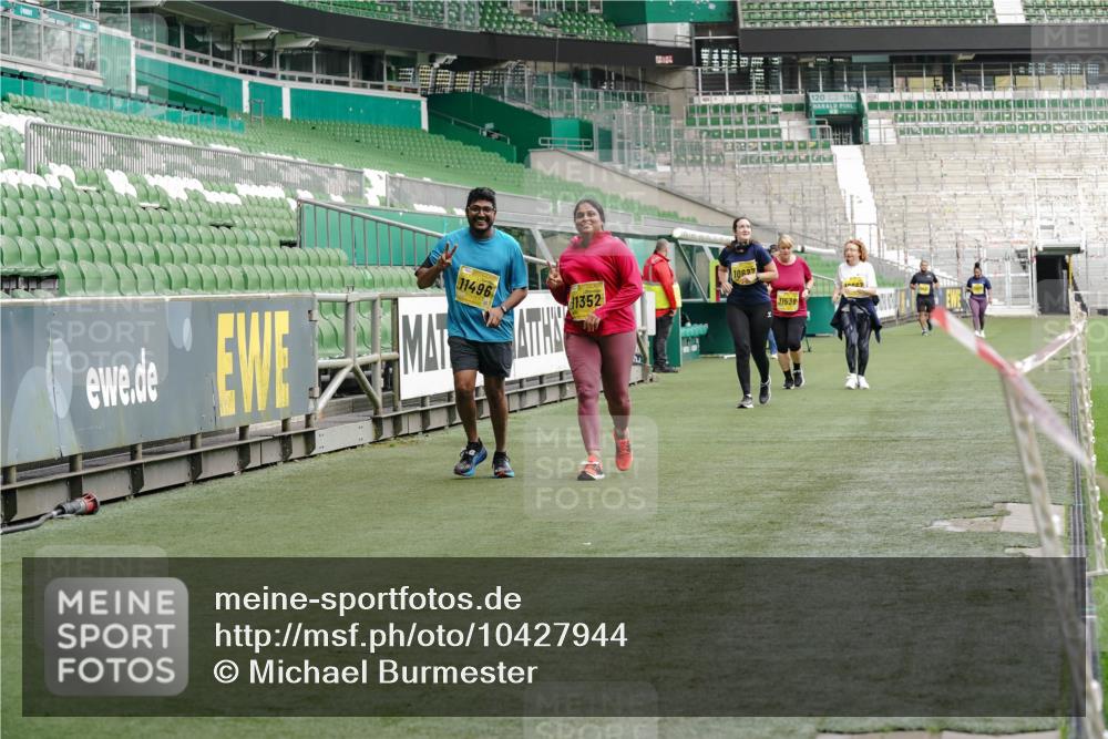 13.09.2026 - 21. swb-Marathon Bremen Michael Burmester http://msf.ph/oto/10427944 13.09.2026 10:52:35 Laufen im Stadion 10317, 10387, 10533, 10650, 10967, 10968, 11017, 11025, 11161, 11195, 11341, 11444, 11538, 12377, 12408, 12416, 12535, 12546, 10292, 10407, 10413, 10440, 10710, 10732, 10754, 10789, 10925, 11254, 11423, 11541, 11698, 11712, 11851, 11942, 11980, 12083, 12440, 12471, 12472, 12542, 12561 meine-sportfotos.de
