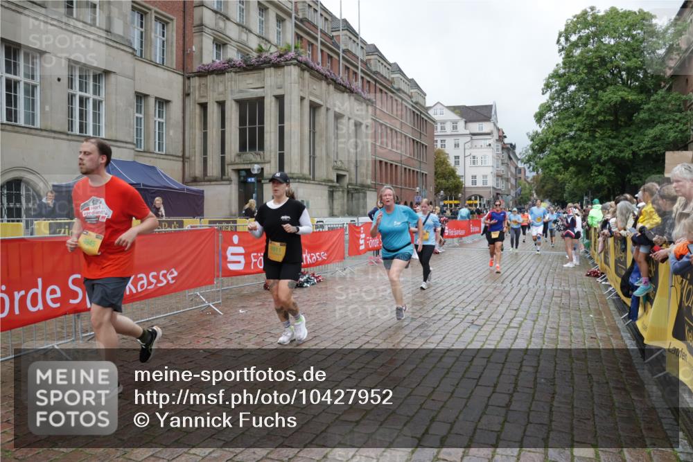 13.09.2026 - Kiel Lauf Yannick Fuchs http://msf.ph/oto/10427952 13.09.2026 11:07:31 Ziel 660, 733, 885, 1344, 1587, 1601, 1637, 2905, 4214, 5123, 5138, 5139, 5542, 5554, 5638, 6380, 6690, 7625, 9064, 9604, 11443, 12184, 12706, 102, 583, 1294, 1894, 2305, 3004, 3401, 4945, 5527, 5561, 5901, 6265, 6541, 6726, 6734, 7741, 8911, 9125, 10591, 10762, 10924, 10977, 11443, 11481, 12412, 94, 311, 356, 656, 1136, 2940, 3986, 4983, 5095, 6086, 6404, 6727, 7035, 9952, 10244, 10873, 11015, 11407, 12013, 12267, 12730, 1894, 2041, 4683, 4945, 6931 meine-sportfotos.de