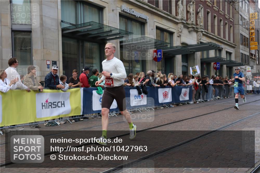 13.09.2026 - 21. swb-Marathon Bremen Strokosch-Dieckow http://msf.ph/oto/10427963 13.09.2026 13:07:48 Ziel 2098, 2266, 2844, 3808, 4247, 5594, 6692, 13091, 13160, 819, 969, 2135, 4732, 4852, 4990, 5570, 5976, 7558, 7803, 8060, 8467, 8611, 8737, 9035, 9356 meine-sportfotos.de