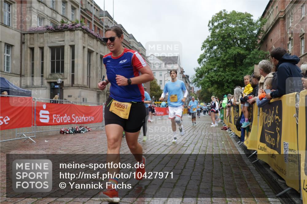 13.09.2026 - Kiel Lauf Yannick Fuchs http://msf.ph/oto/10427971 13.09.2026 11:07:35 Ziel 356, 660, 885, 1344, 1587, 1601, 1637, 2905, 2940, 4214, 4983, 5095, 5123, 5138, 5139, 5542, 5554, 5638, 6380, 6690, 7625, 9064, 9604, 10873, 11015, 12184, 12267, 12706, 102, 583, 733, 1294, 2305, 3004, 3401, 4214, 5123, 5527, 5561, 5901, 6265, 6541, 6726, 6734, 7741, 9125, 10591, 10762, 10924, 10977, 11443, 11481, 12412, 94, 311, 656, 1136, 3828, 3986, 6086, 6404, 6727, 7035, 9952, 10244, 11407, 12013, 12379, 12730, 1894, 2041, 3401, 4683, 4945, 6541 meine-sportfotos.de