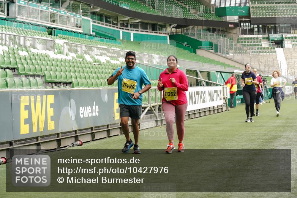 13.09.2026 - 21. swb-Marathon Bremen Michael Burmester http://msf.ph/oto/10427976 13.09.2026 10:52:38 Laufen im Stadion 10317, 10387, 10650, 10967, 10968, 11017, 11025, 11161, 11195, 11341, 11444, 11538, 12377, 12408, 12416, 12546, 10292, 10407, 10413, 10440, 10710, 10732, 10754, 10789, 10925, 11254, 11423, 11541, 11698, 11712, 11851, 11942, 11980, 12083, 12440, 12471, 12472, 12542, 12561 meine-sportfotos.de