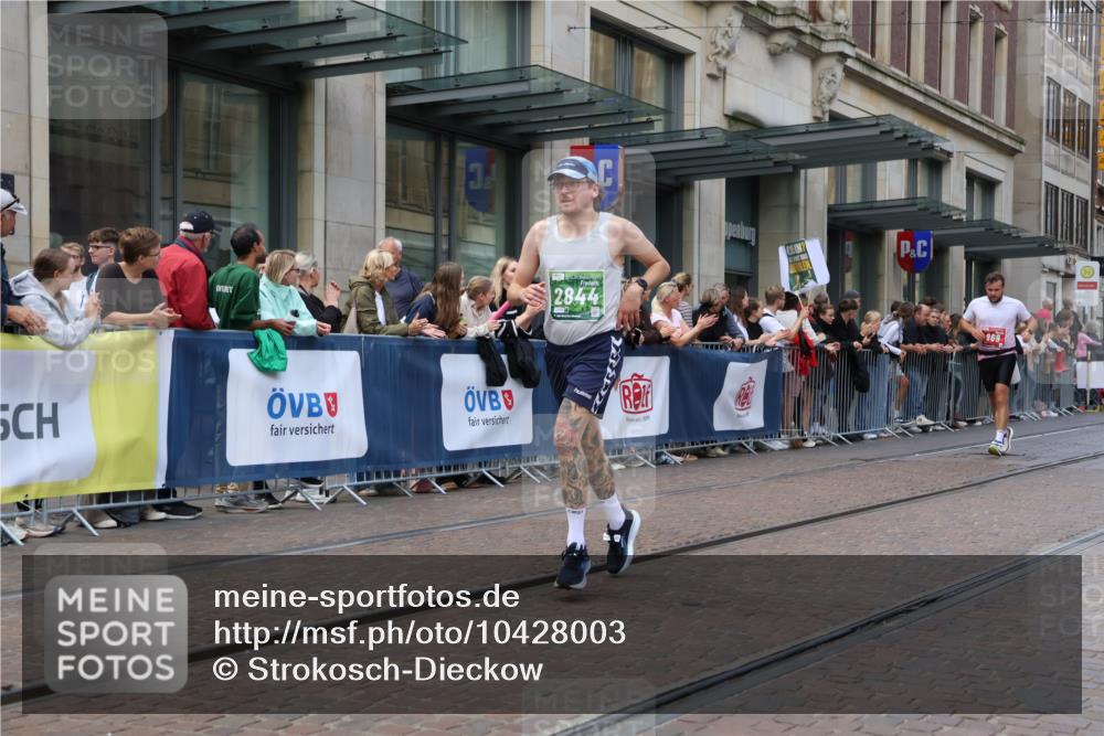 13.09.2026 - 21. swb-Marathon Bremen Strokosch-Dieckow http://msf.ph/oto/10428003 13.09.2026 13:07:53 Ziel 678, 1335, 1696, 2098, 2266, 2844, 3808, 4247, 5594, 6692, 8655, 9582, 13091, 13160, 819, 969, 2135, 4732, 4852, 4990, 5570, 5976, 7558, 7803, 8611, 8737, 9035, 9356, 13160 meine-sportfotos.de