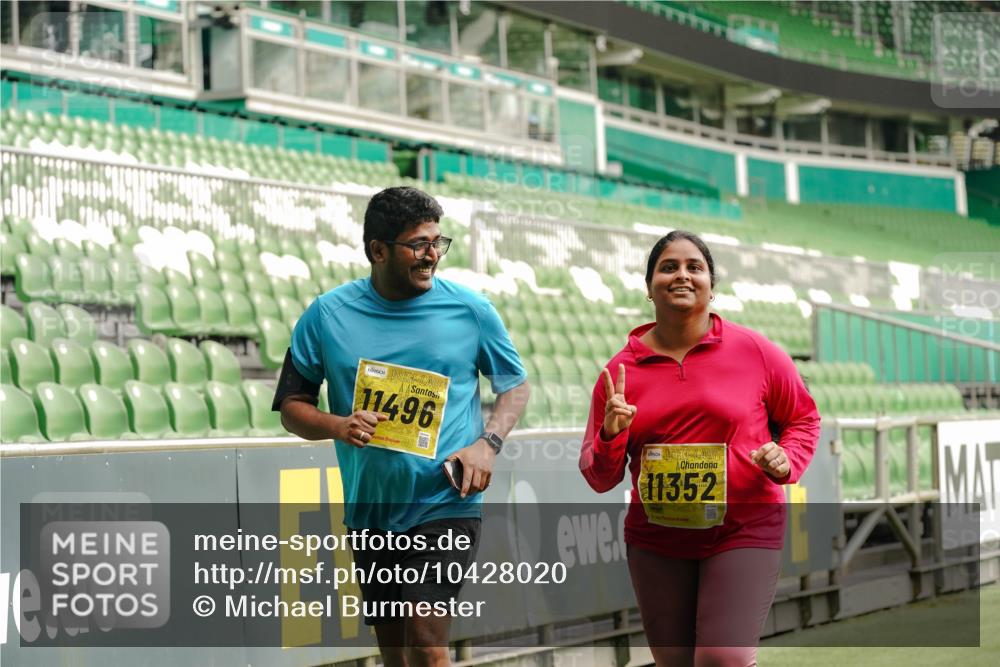 13.09.2026 - 21. swb-Marathon Bremen Michael Burmester http://msf.ph/oto/10428020 13.09.2026 10:52:40 Laufen im Stadion 10317, 10387, 10650, 10967, 10968, 11017, 11025, 11161, 11195, 11341, 11444, 11538, 12377, 12408, 12416, 12546, 10292, 10407, 10413, 10440, 10710, 10732, 10754, 10789, 10925, 11254, 11423, 11541, 11712, 11851, 11942, 11980, 12083, 12440, 12471, 12472, 12542, 12561 meine-sportfotos.de