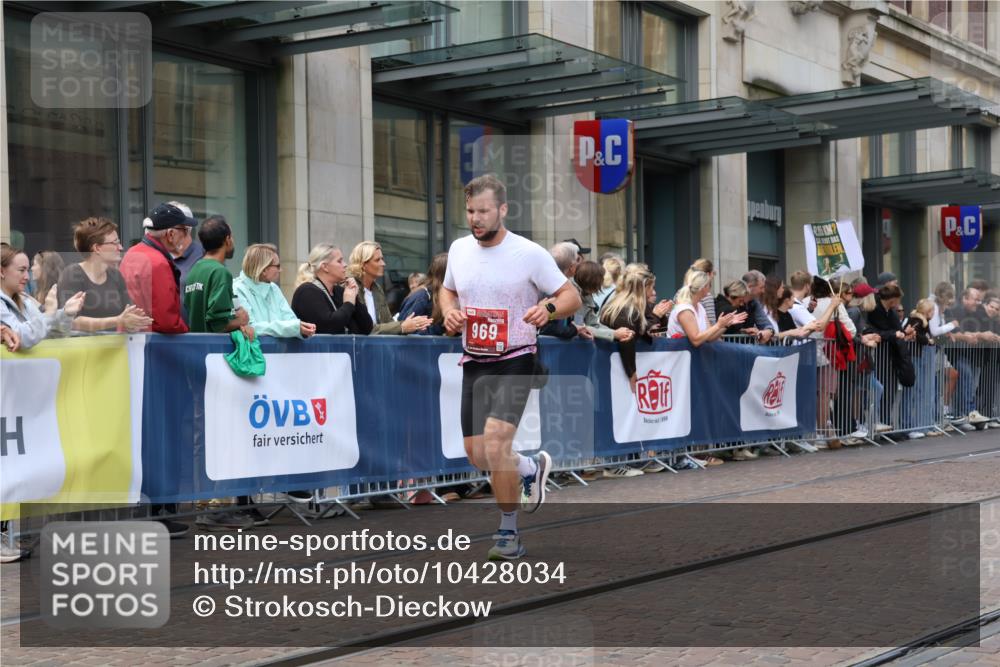 13.09.2026 - 21. swb-Marathon Bremen Strokosch-Dieckow http://msf.ph/oto/10428034 13.09.2026 13:07:56 Ziel 339, 678, 1335, 1696, 2098, 2266, 2844, 3808, 4247, 5594, 6692, 8655, 9582, 13091, 969, 2135, 4732, 4852, 4990, 5570, 5976, 7558, 8611, 8737, 9035, 9356, 13160 meine-sportfotos.de