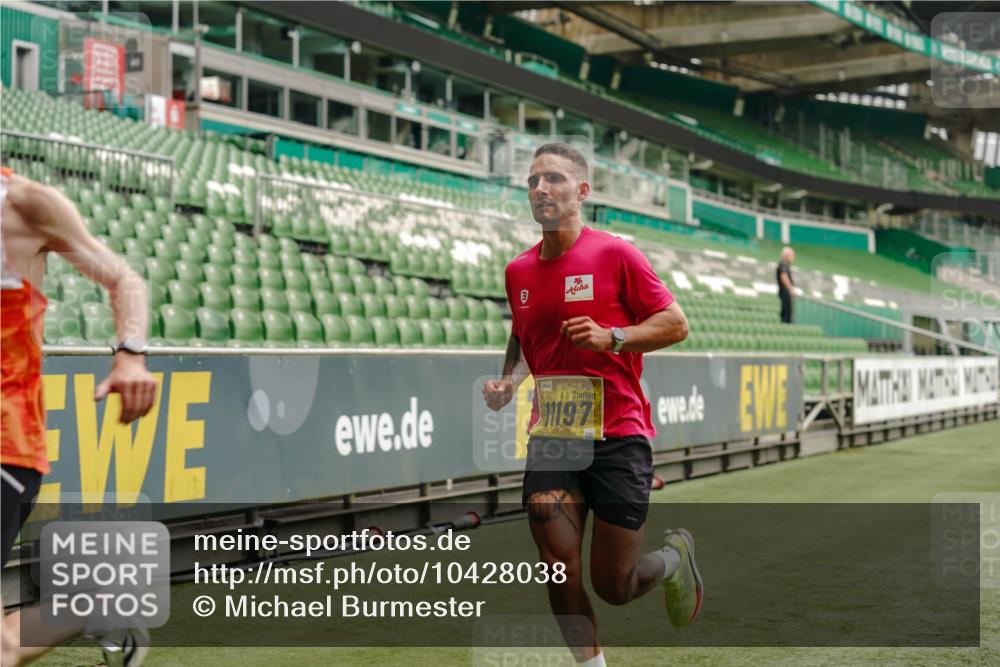 13.09.2026 - 21. swb-Marathon Bremen Michael Burmester http://msf.ph/oto/10428038 13.09.2026 10:19:25 Laufen im Stadion 10366, 10475, 11197, 11418, 11481, 11652, 12358, 12413, 12457, 13530, 13533, 13534, 13536, 13541, 13543, 13550, 13554, 13560, 13564, 13571, 13572, 13573, 13581, 13582, 13599, 13601, 13602, 13610, 13618, 13622, 13632, 13638, 13639, 13643, 10597, 12272, 13501, 13515, 13525, 13547, 13567, 13627, 13635 meine-sportfotos.de