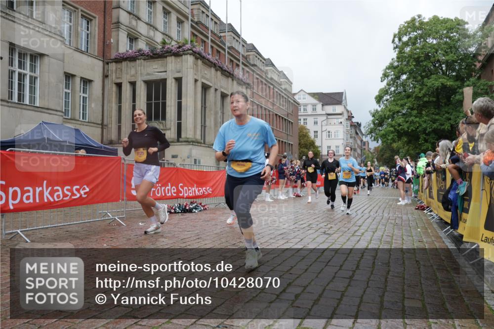 13.09.2026 - Kiel Lauf Yannick Fuchs http://msf.ph/oto/10428070 13.09.2026 11:07:51 Ziel 94, 311, 656, 1136, 2136, 3828, 3986, 6086, 6404, 6727, 7035, 9952, 10244, 11407, 12013, 12379, 12730, 356, 660, 733, 885, 1344, 1587, 1601, 1637, 2905, 2940, 4214, 4983, 5095, 5123, 5138, 5139, 5542, 5554, 5561, 5638, 5901, 6380, 6690, 6726, 7625, 9064, 9125, 9604, 10873, 10924, 11015, 11443, 12184, 12267, 12706, 121, 755, 1951, 2120, 3397, 4297, 4949, 5833, 6401, 7123, 8019, 10702, 102, 583, 2305, 5561, 5901, 6726, 9125, 10762, 12412 meine-sportfotos.de