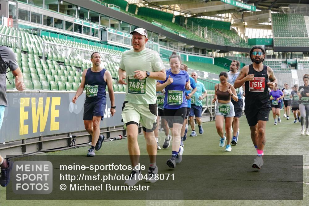 13.09.2026 - 21. swb-Marathon Bremen Michael Burmester http://msf.ph/oto/10428071 13.09.2026 13:26:07 Laufen im Stadion 202, 213, 294, 390, 505, 530, 543, 645, 815, 818, 833, 966, 1077, 1283, 1410, 1443, 1459, 1473, 1487, 1491, 1504, 1515, 1530, 1561, 1618, 1744, 1828, 1830, 1953, 2058, 2059, 2267, 2271, 2273, 2298, 2308, 2309, 2354, 2382, 2384, 2428, 2506, 2508, 2542, 2554, 2558, 2576, 2582, 2591, 2592, 2656, 2675, 2752, 2762, 2817, 2833, 2878, 2896, 2965, 2970, 2981, 3005, 3047, 3062, 3084, 3097, 3142, 3172, 3211, 3259, 3329, 3359, 3390, 3433, 3629 meine-sportfotos.de