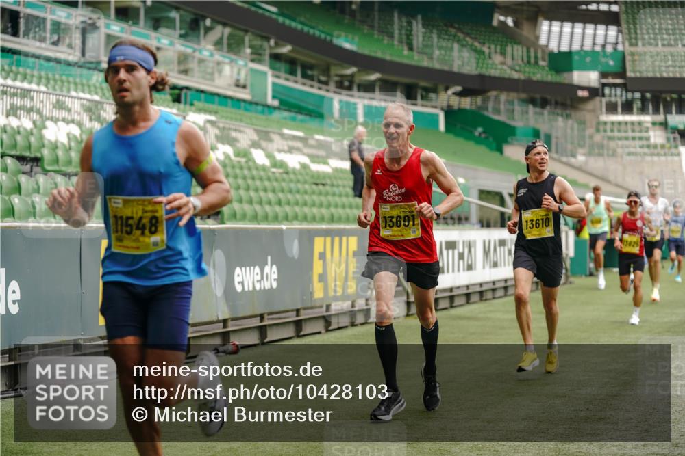 13.09.2026 - 21. swb-Marathon Bremen Michael Burmester http://msf.ph/oto/10428103 13.09.2026 10:19:28 Laufen im Stadion 10366, 10475, 11197, 11418, 11481, 11652, 12358, 12413, 12457, 13530, 13533, 13534, 13536, 13540, 13541, 13543, 13550, 13554, 13560, 13564, 13571, 13572, 13573, 13581, 13582, 13599, 13601, 13602, 13605, 13610, 13618, 13622, 13632, 13638, 13639, 13643, 10597, 12272, 13501, 13515, 13517, 13525, 13547, 13567, 13627, 13635 meine-sportfotos.de