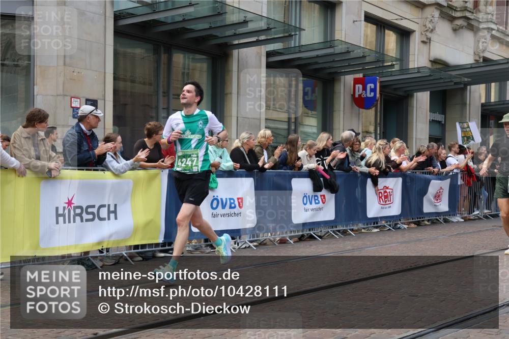 13.09.2026 - 21. swb-Marathon Bremen Strokosch-Dieckow http://msf.ph/oto/10428111 13.09.2026 13:08:03 Ziel 339, 678, 1335, 1696, 2098, 2266, 2844, 3808, 4082, 4247, 4888, 5424, 5594, 8655, 9084, 9582, 969, 2844, 4732, 4852, 6692, 7558, 9356, 13091, 13160 meine-sportfotos.de