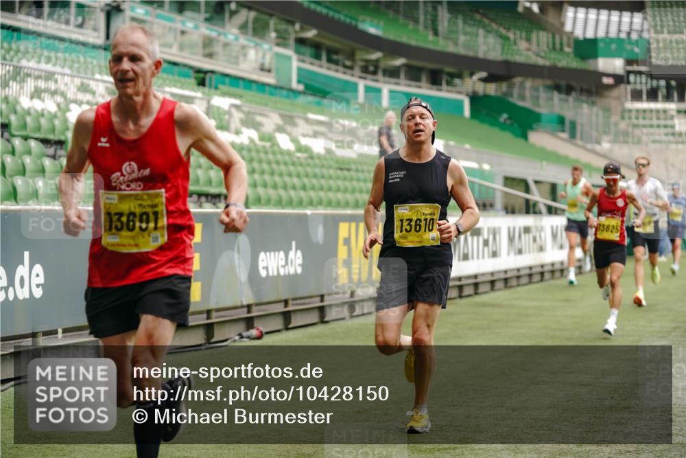 13.09.2026 - 21. swb-Marathon Bremen Michael Burmester http://msf.ph/oto/10428150 13.09.2026 10:19:29 Laufen im Stadion 10366, 10475, 11197, 11418, 11481, 11652, 12358, 12413, 12457, 13530, 13533, 13534, 13536, 13540, 13541, 13543, 13550, 13554, 13560, 13564, 13571, 13572, 13573, 13581, 13582, 13599, 13601, 13602, 13605, 13610, 13618, 13622, 13632, 13638, 13639, 13643, 10597, 12272, 13501, 13515, 13517, 13525, 13547, 13567, 13623, 13627, 13635 meine-sportfotos.de