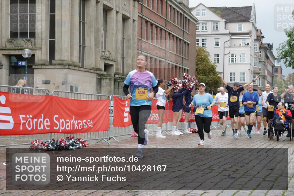 13.09.2026 - Kiel Lauf Yannick Fuchs http://msf.ph/oto/10428167 13.09.2026 11:08:02 Ziel 121, 755, 1951, 2120, 2136, 3397, 3828, 4297, 4949, 5833, 7123, 8019, 10702, 12379, 94, 311, 356, 656, 660, 1136, 1601, 1637, 2905, 2940, 3986, 4983, 5095, 5138, 5139, 5542, 5554, 5638, 6086, 6380, 6404, 6690, 6727, 7035, 7625, 9064, 9604, 9952, 10244, 10873, 11015, 11407, 12013, 12267, 12706, 12730, 3798, 5856, 6061, 6185, 6401, 7108, 7254, 10525, 733, 885, 1344, 1587, 4214, 5123, 6380, 10924, 11443, 12184 meine-sportfotos.de