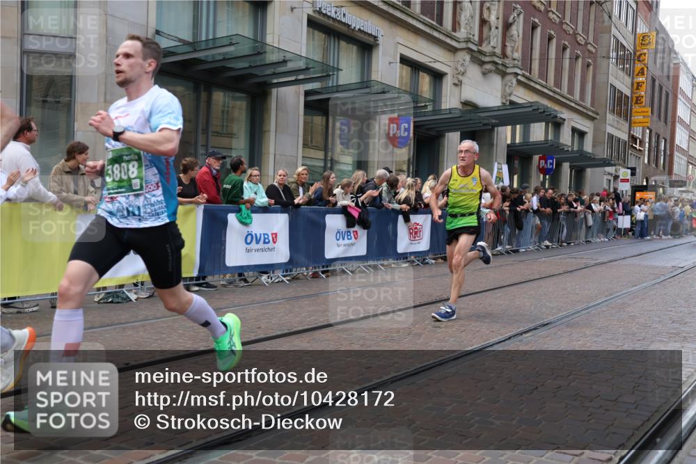 13.09.2026 - 21. swb-Marathon Bremen Strokosch-Dieckow http://msf.ph/oto/10428172 13.09.2026 13:08:05 Ziel 339, 678, 1335, 1696, 2098, 2266, 3808, 4082, 4247, 4888, 5424, 5594, 8655, 9084, 9582, 969, 2098, 2266, 2844, 4732, 4852, 6692, 9356, 13091, 13160 meine-sportfotos.de